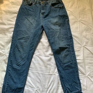 MOM JEANS